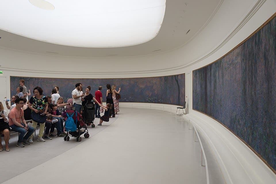 An interior shot of the oval rooms at the Musée de l'Orangerie. 
