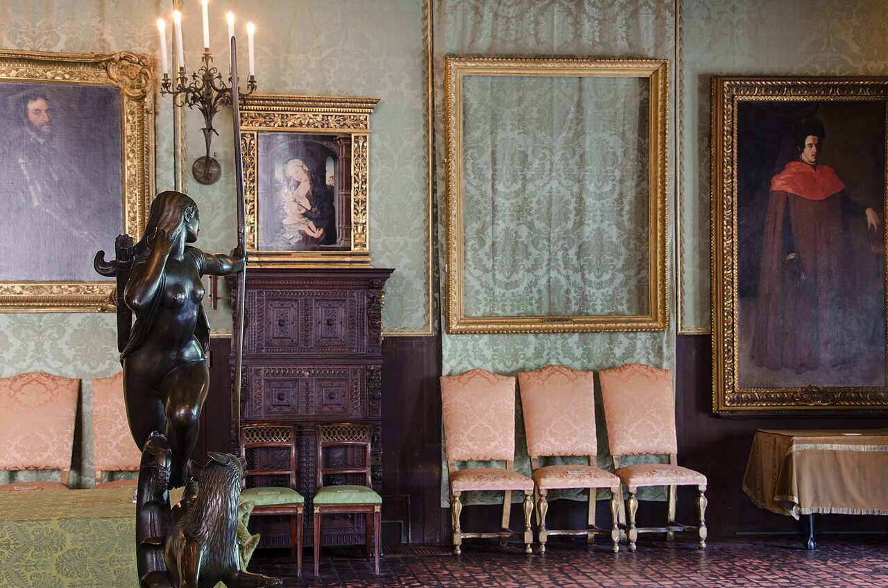 empty frames at the isabella stewart gardner museum from the heist